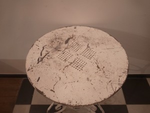 white table03